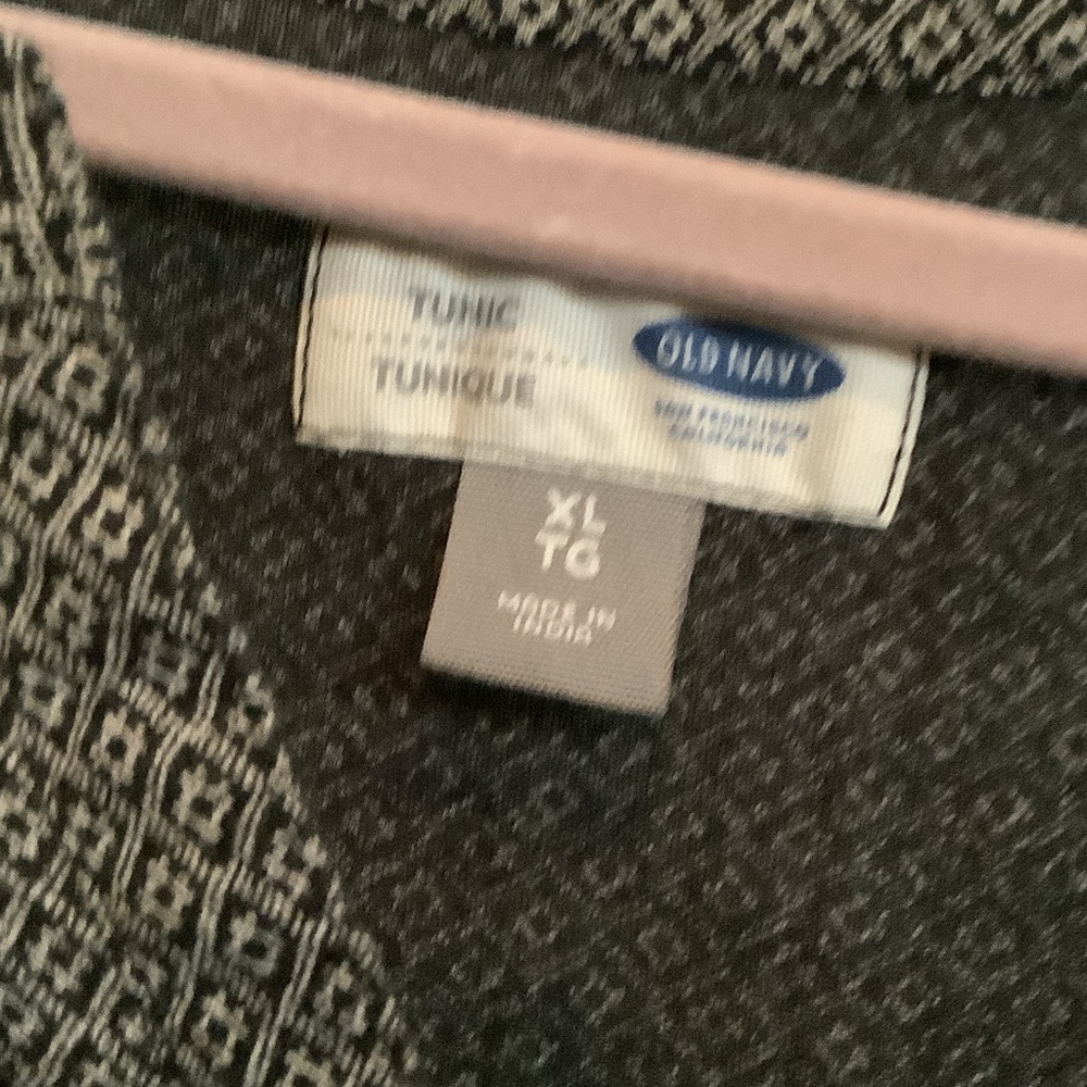 Old Navy Charcoal Button-Up Blouse - Picture 2 of 4